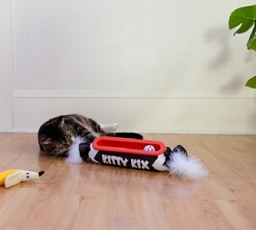 Petstages игрушка для кошек Трек &quot;Kitty Kicker&quot; 40х9 см конфетка